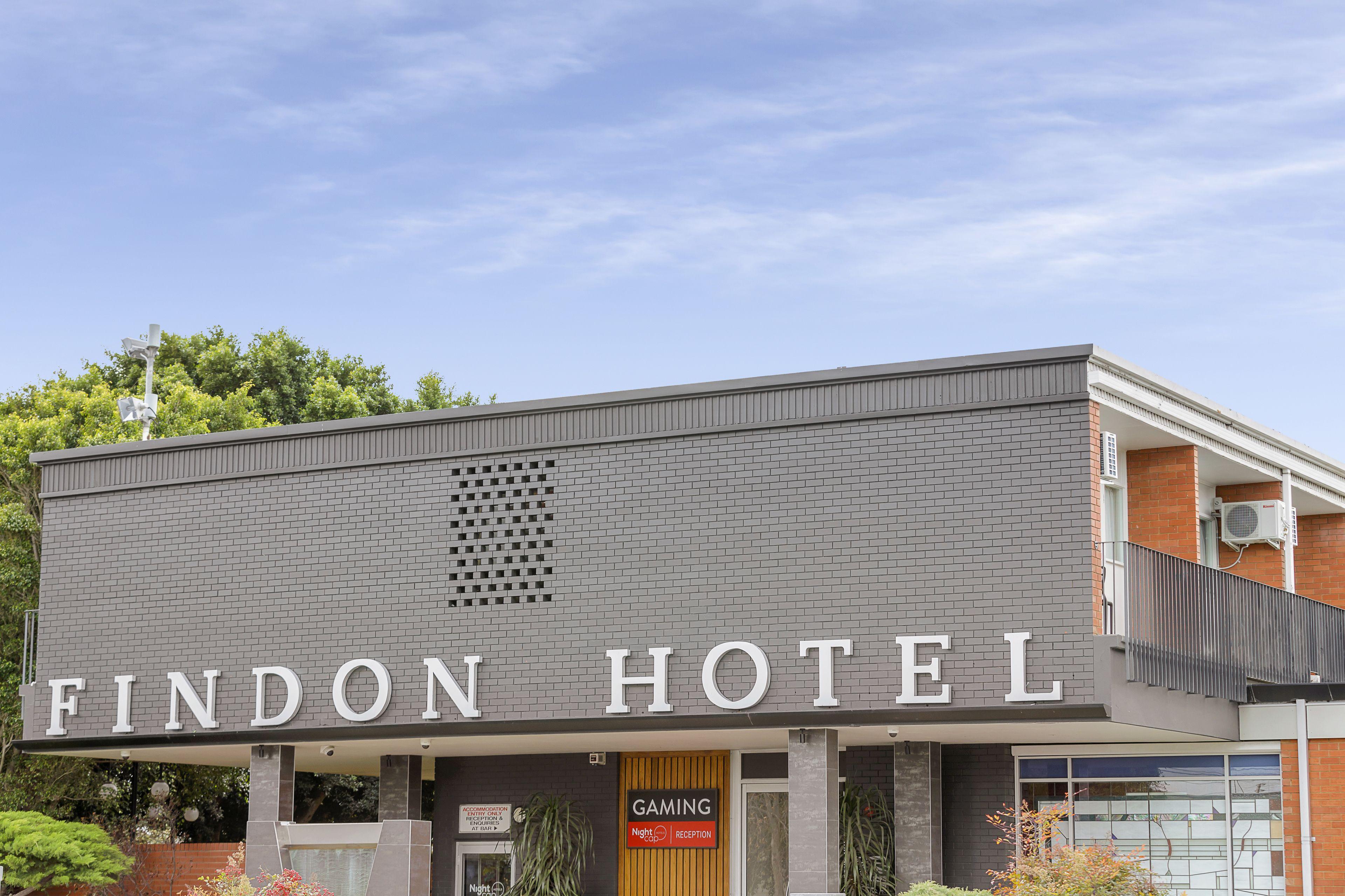 Staying Near Victoria Square: 5 Airport Hotels Compared