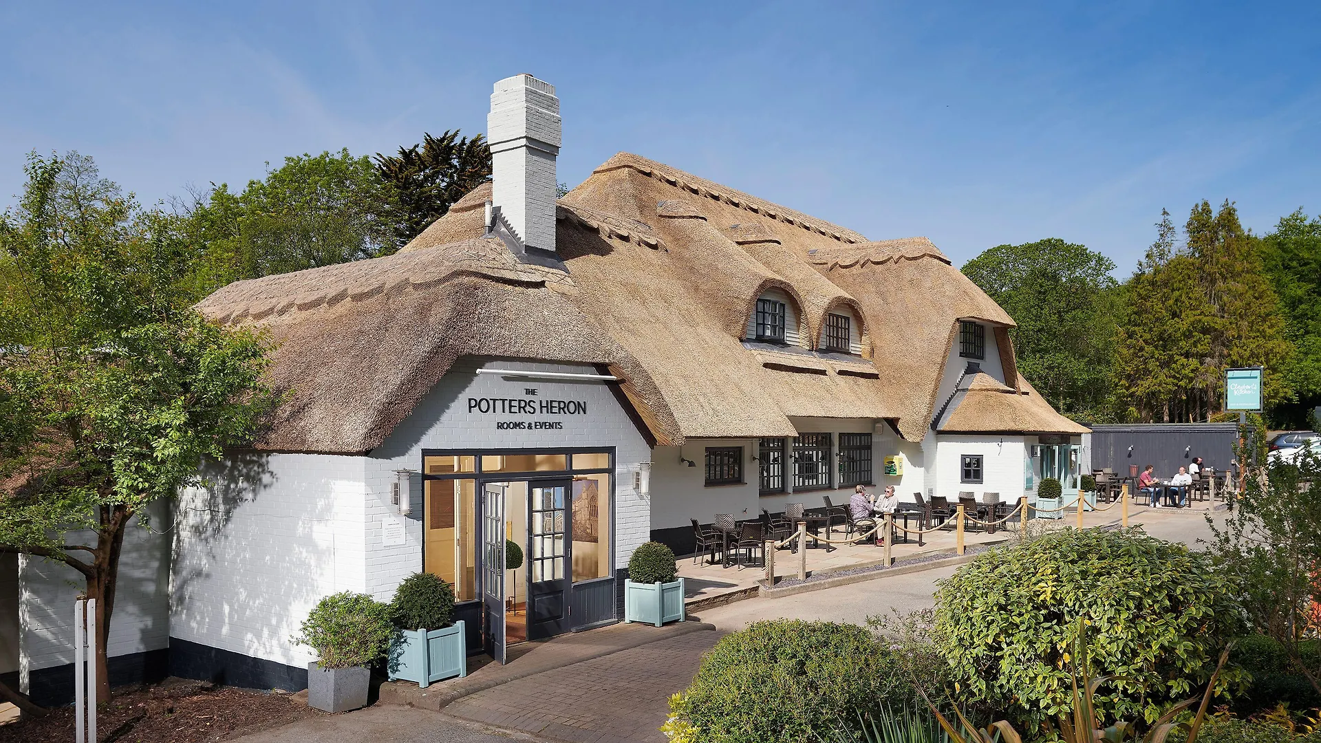 4 Exceptional Design Hotels Near Itchen Valley Country Park
