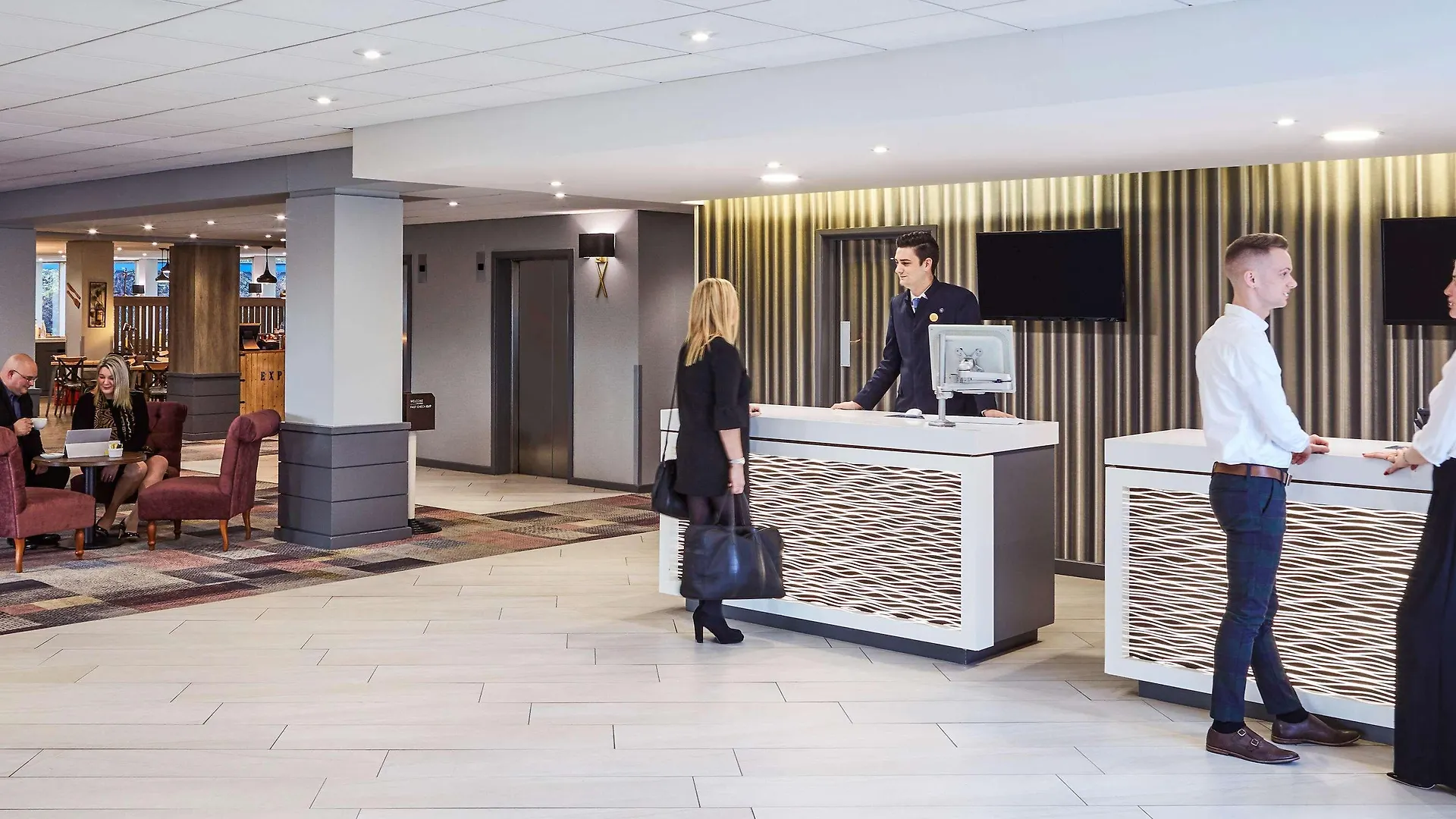 Staying Near Bilston Craft Gallery: 7 Family Hotels Compared