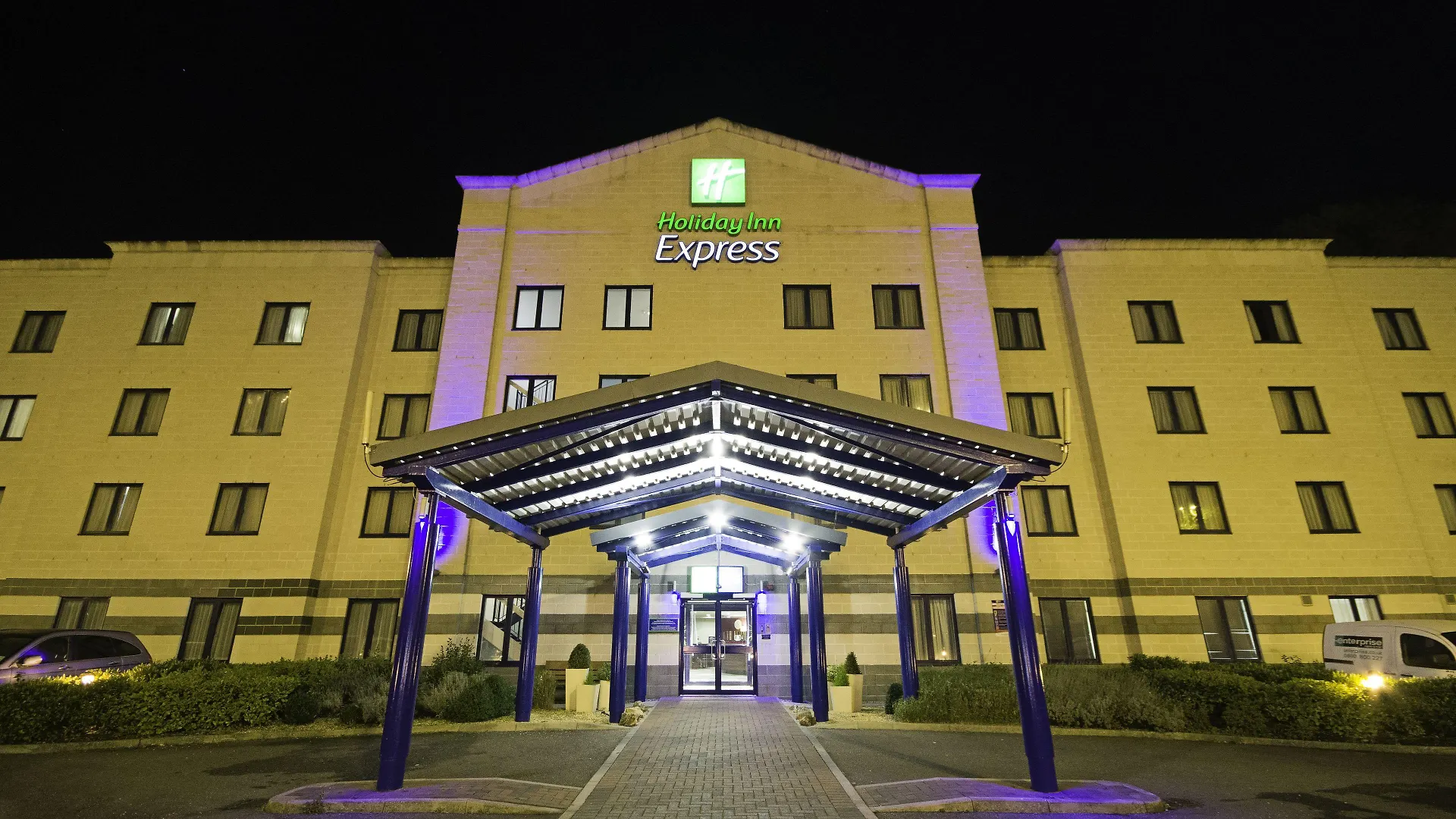 Staying Near Pavilion Theatre: 6 Central Hotels Compared