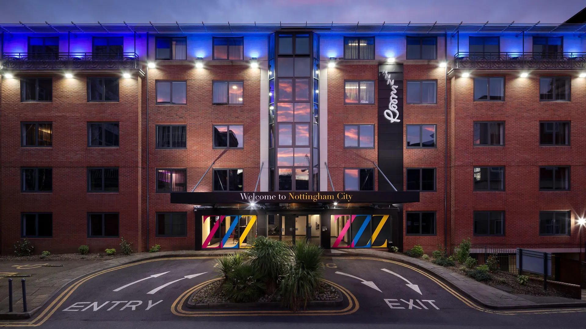8 Smart Central Hotels Near Attenborough Nature Centre