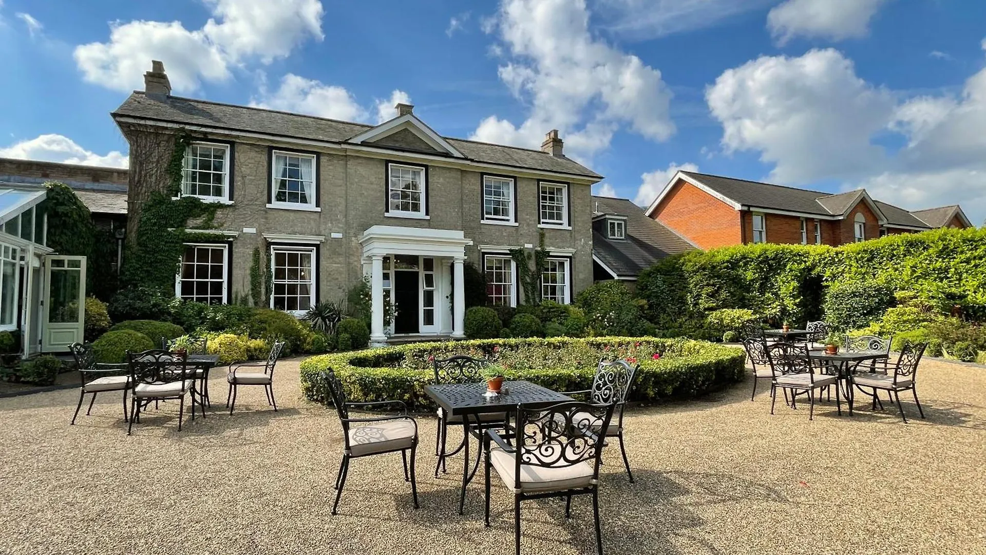 4 Exceptional Design Hotels Near Sainsbury Centre for Visual Arts