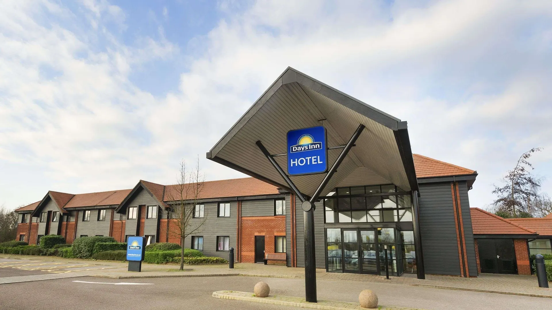 2 Family-Friendly Hotels Near Oughtonhead Nature Reserve