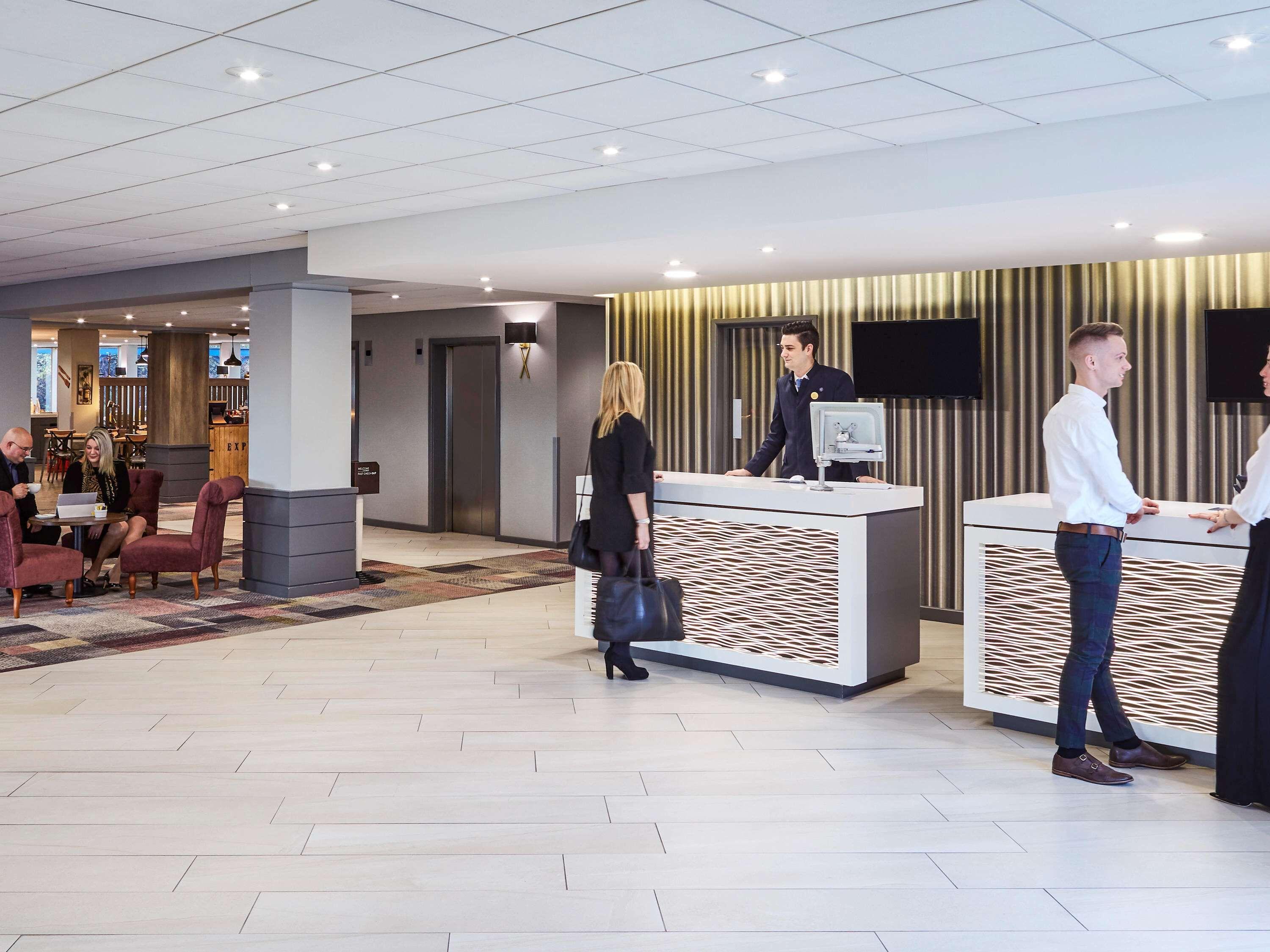 Staying Near Bilston Craft Gallery: 7 Family Hotels Compared