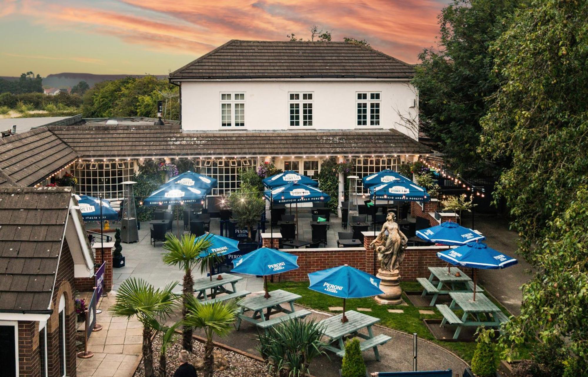 7 Design Hotels Near Alvaston & Crewton That Deliver