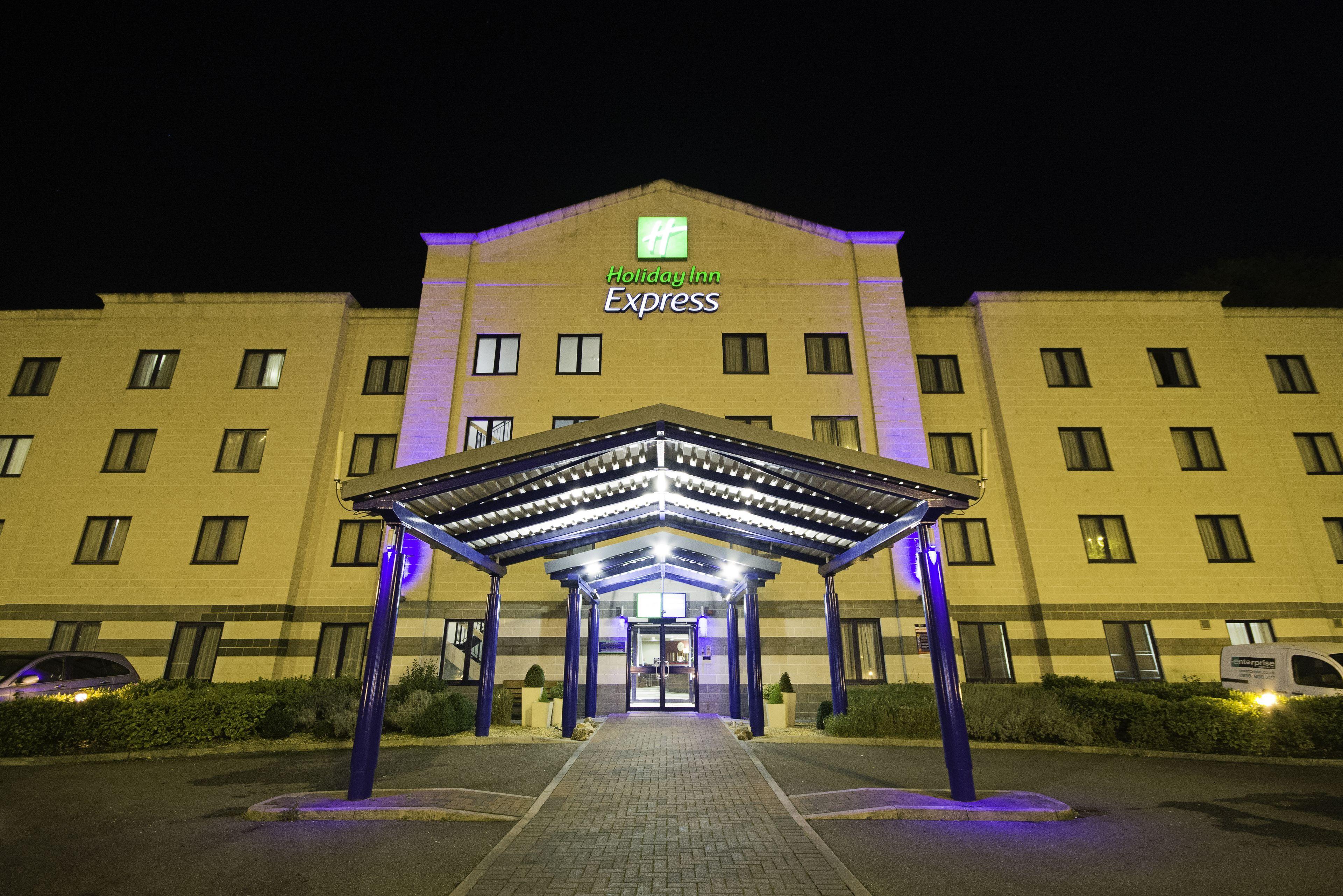 Staying Near Pavilion Theatre: 6 Central Hotels Compared