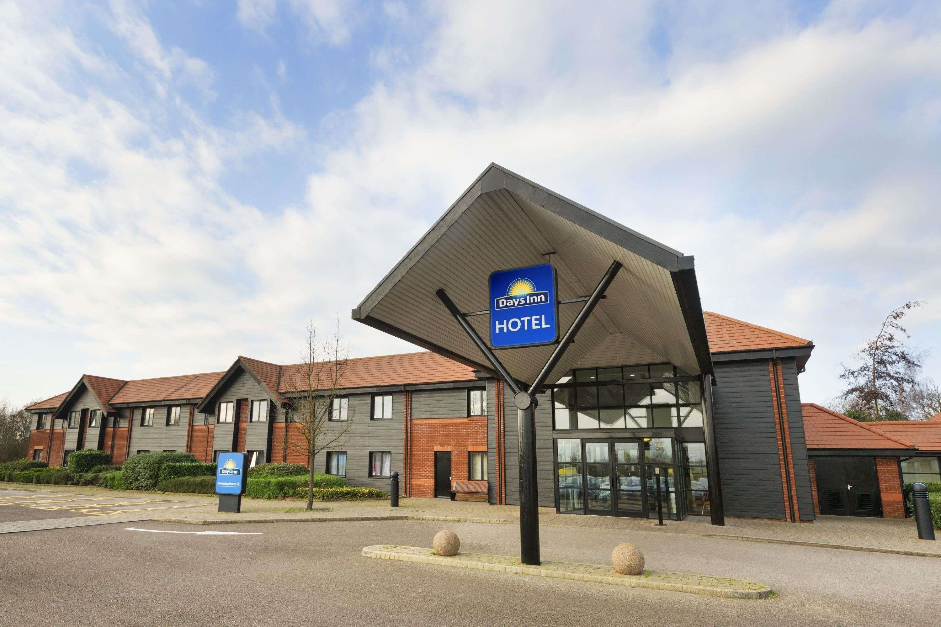 2 Family-Friendly Hotels Near Oughtonhead Nature Reserve